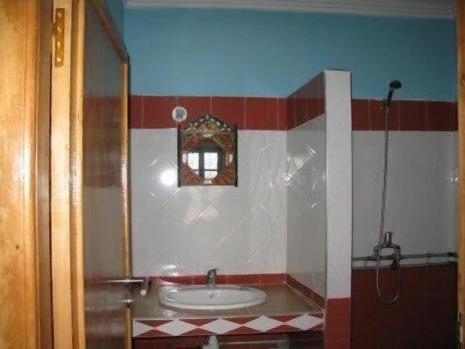 Shower, free toiletries, hair dryer, bathrobes