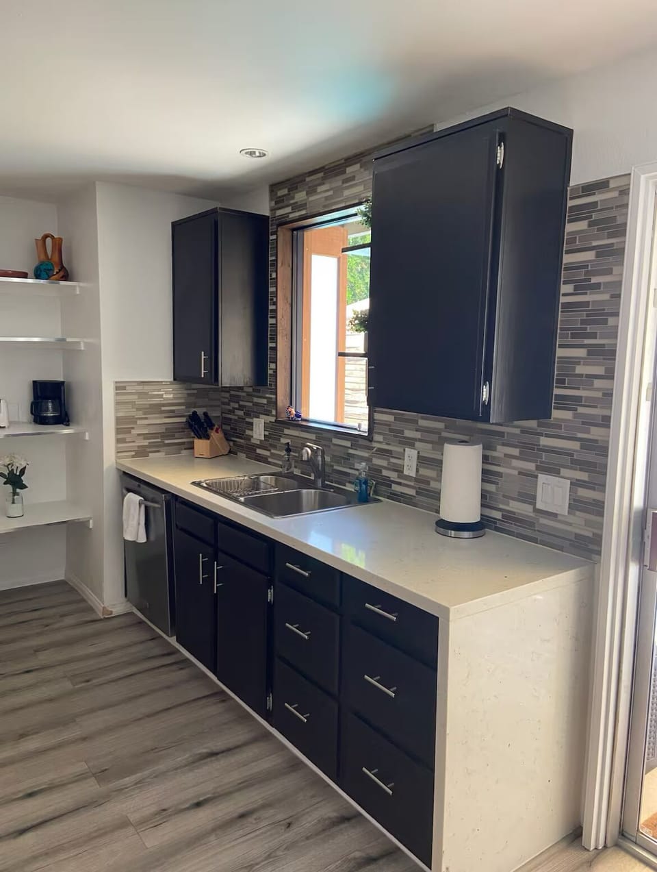 Full kitchen