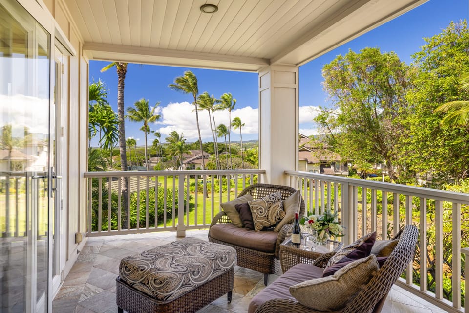 Huge Lanai with sweeping views for casual Living and Dining