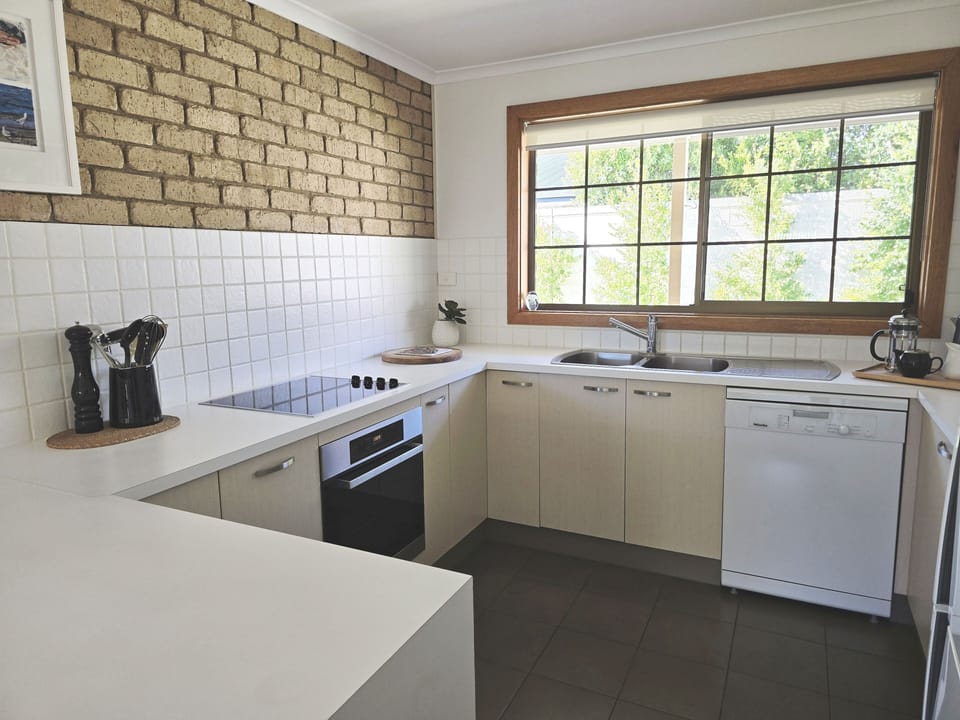 Fully equipped kitchen with Miele appliances