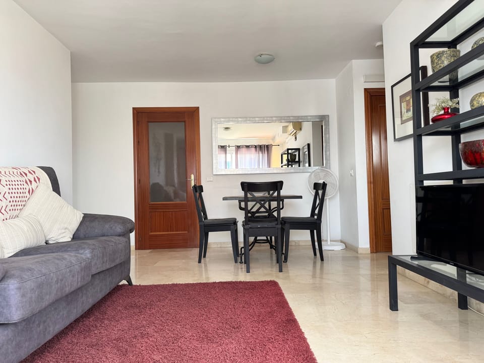 lounge / dining room