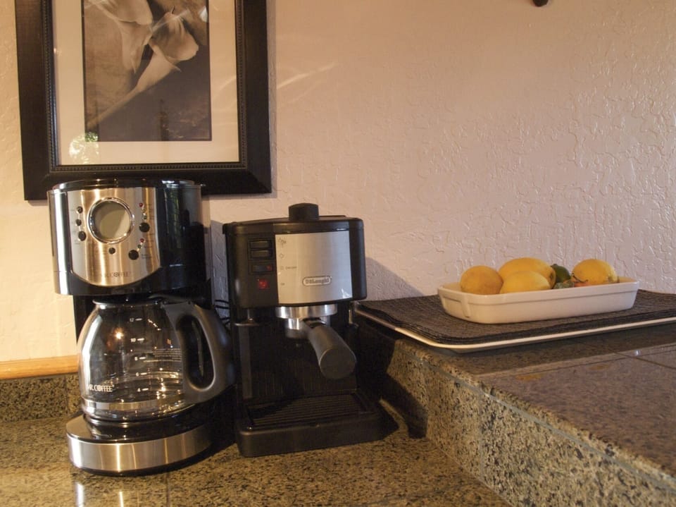 Kitchen amenities