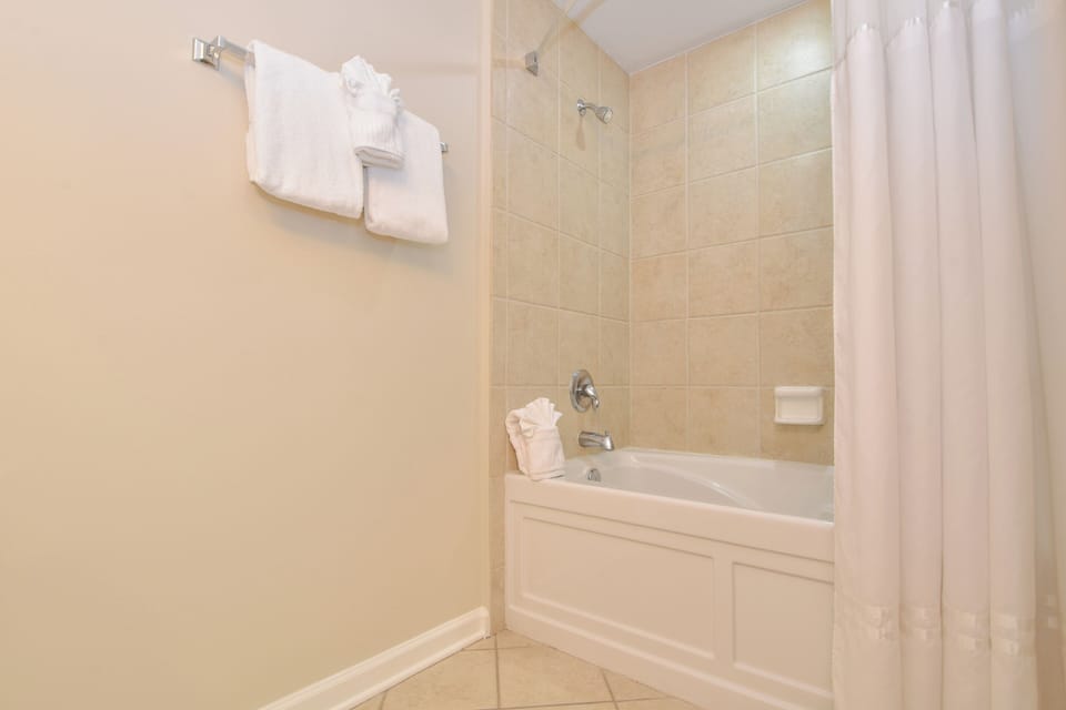 Silver Beach Towers West 405 - Guest Bathroom Shower