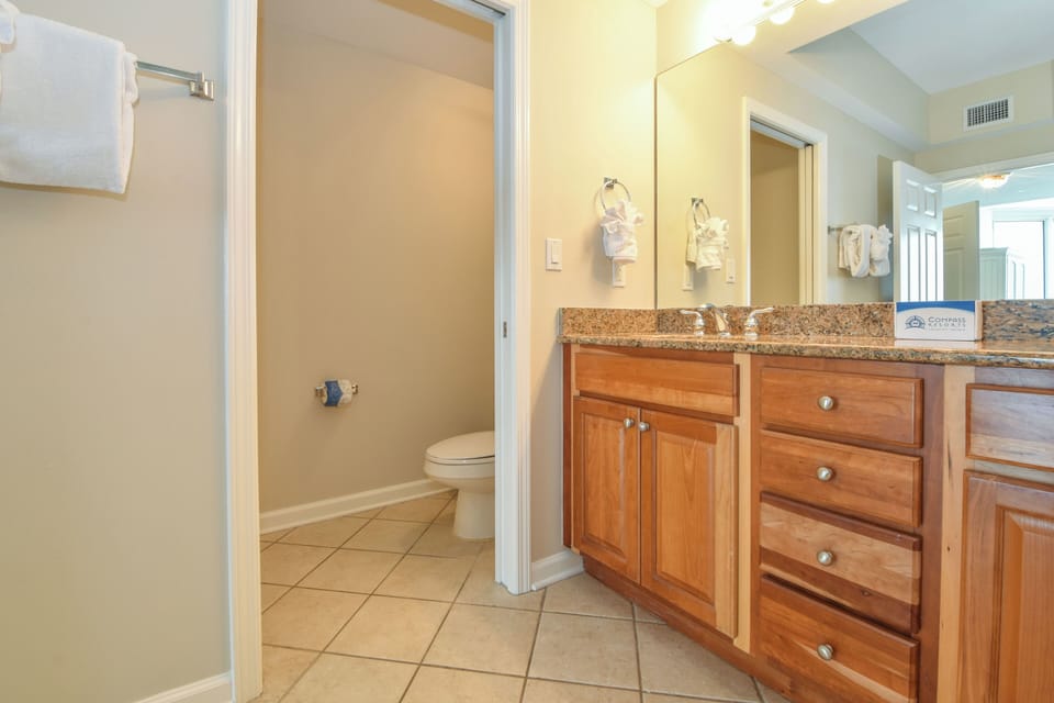 Silver Beach Towers West 405 - Primary Bathroom