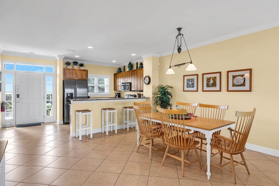 Fully equipped kitchen with granite countertops – Florida Keys vacation rental
