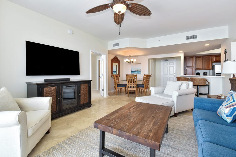 Silver Beach Towers West 1602 - Living Area with Flat Screen TV