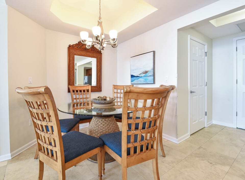 Silver Beach Towers West 1602 - Dining Area