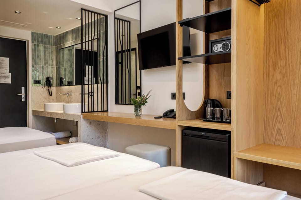 Premium Triple Room | Laptop workspace, soundproofing, iron/ironing board, free WiFi