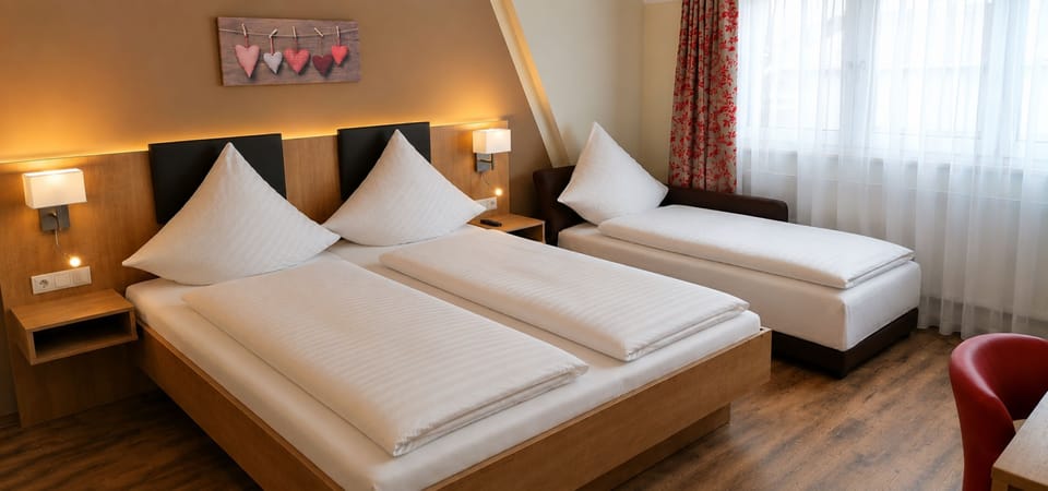Premium Triple Room | Minibar, desk, soundproofing, WiFi (free)