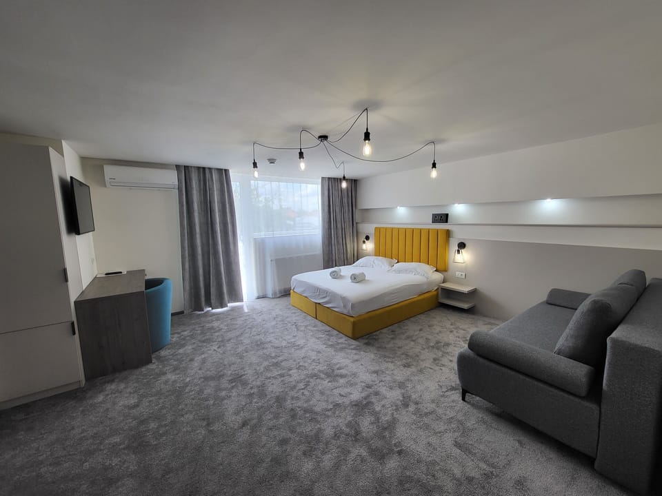 Superior Room | Minibar, desk, blackout drapes, soundproofing