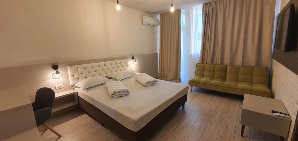 Superior Room | Minibar, desk, blackout drapes, soundproofing