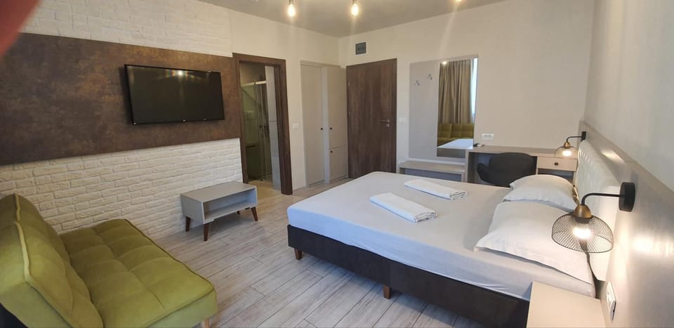Superior Room | Minibar, desk, blackout drapes, soundproofing