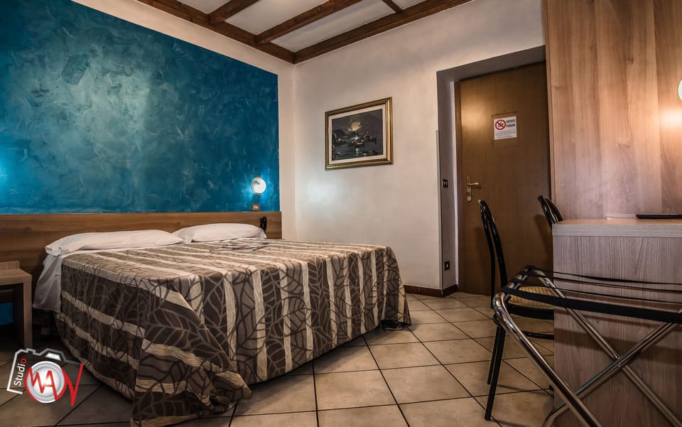 Room, 1 Double Bed | Desk, iron/ironing board, free WiFi, bed sheets