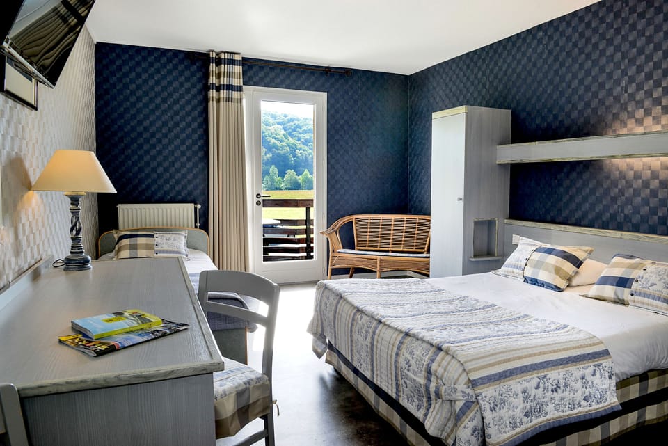 Double Room | Individually decorated, desk, blackout drapes, soundproofing