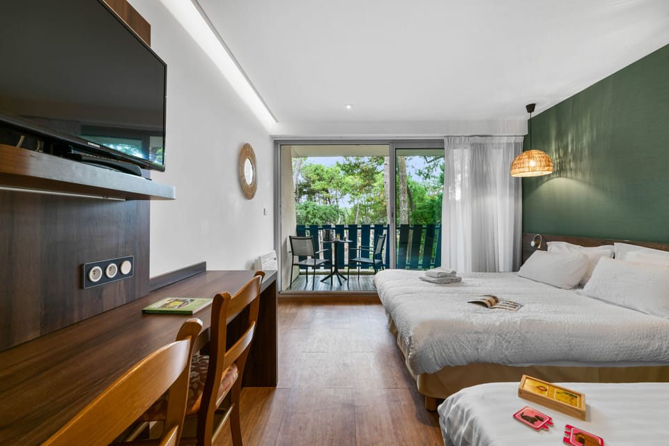 Triple Room, Balcony | In-room safe, desk, soundproofing, free WiFi