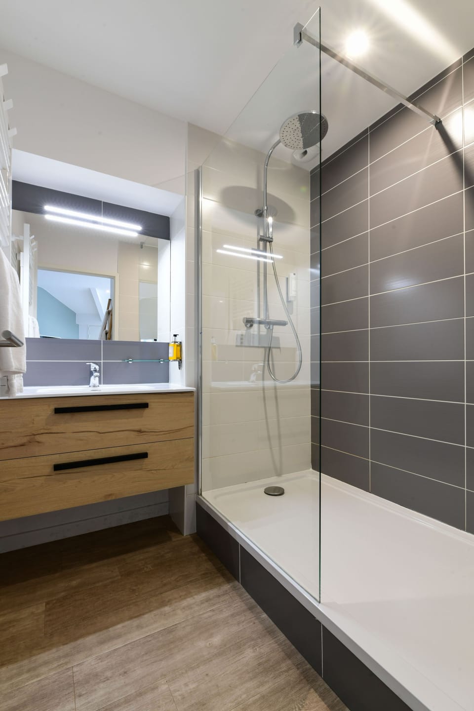 Family Quadruple Room | Bathroom | Separate tub and shower