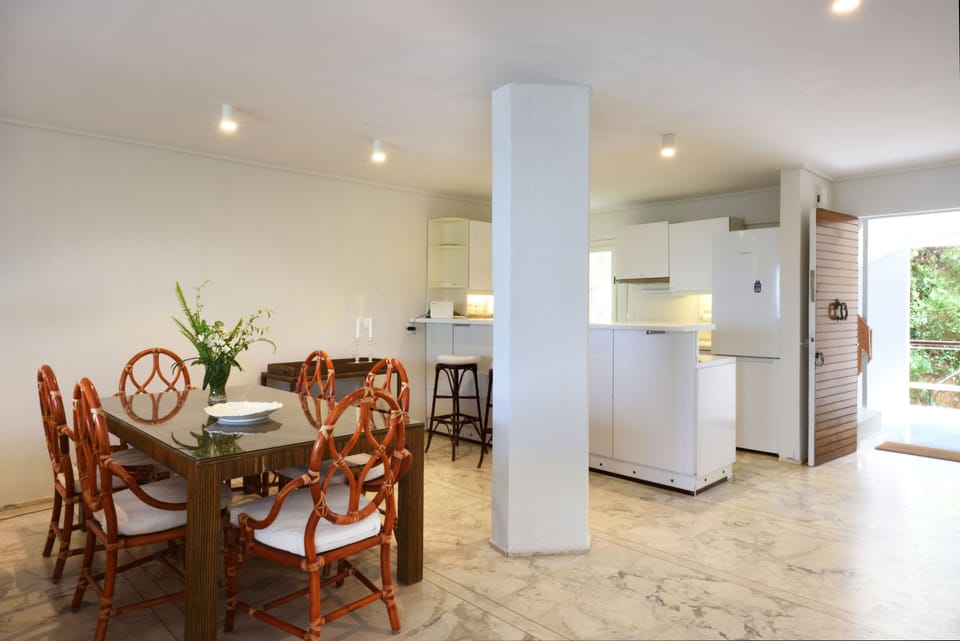 KItchen and dining area
