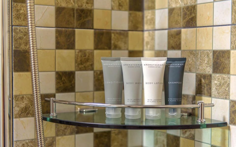 Double Room (A) | Bathroom amenities | Shower, hair dryer, bidet, towels