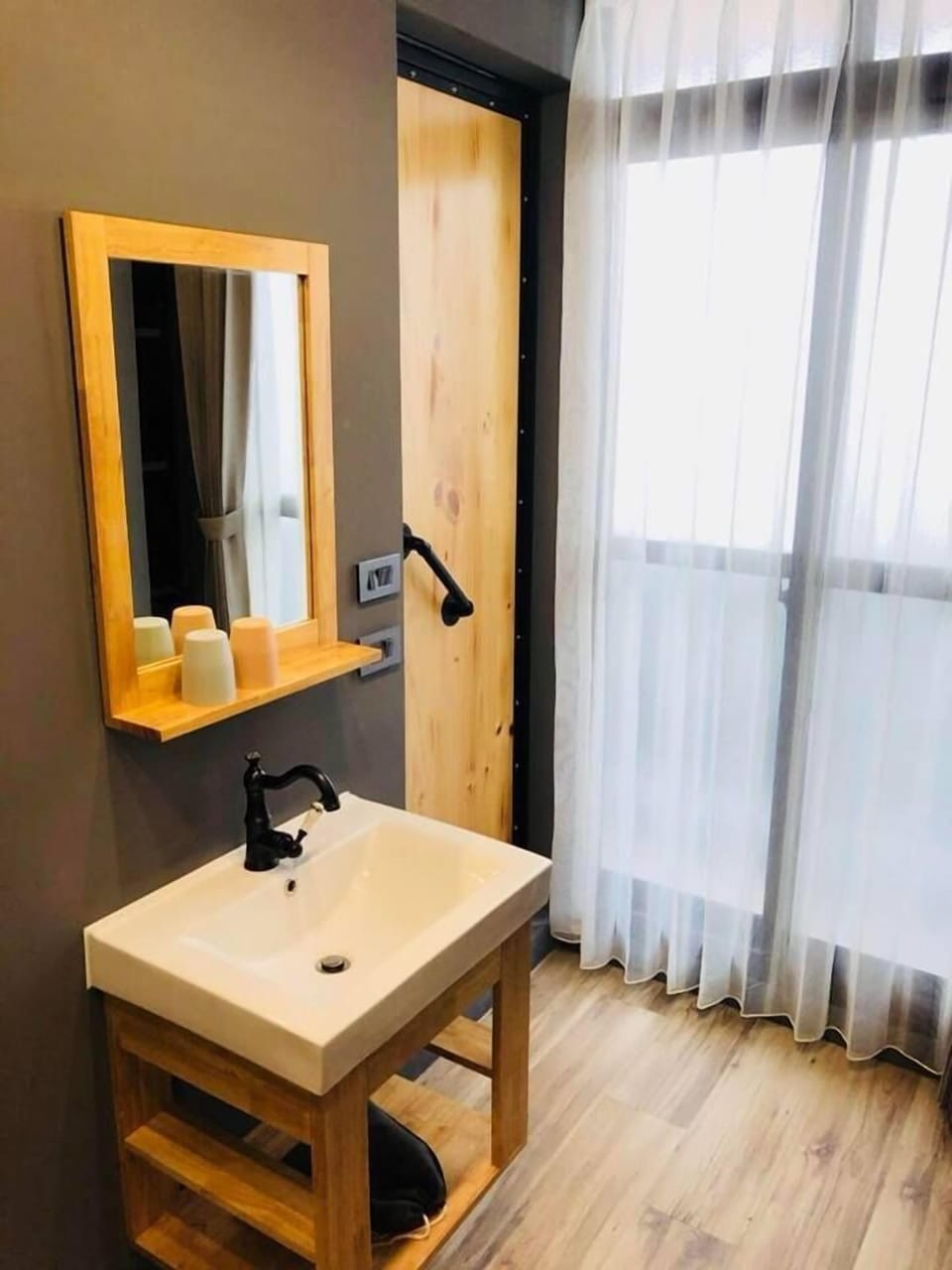 Bathroom sink