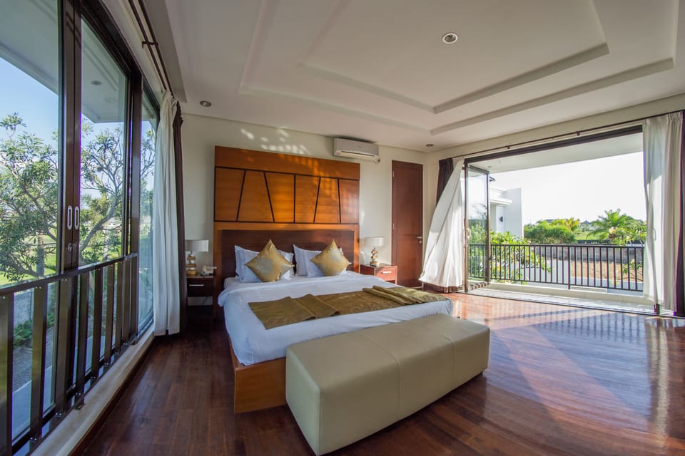 Egyptian cotton sheets, premium bedding, in-room safe
