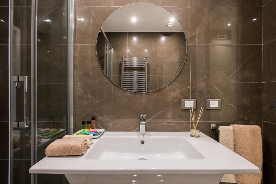 Shower, free toiletries, hair dryer, bidet