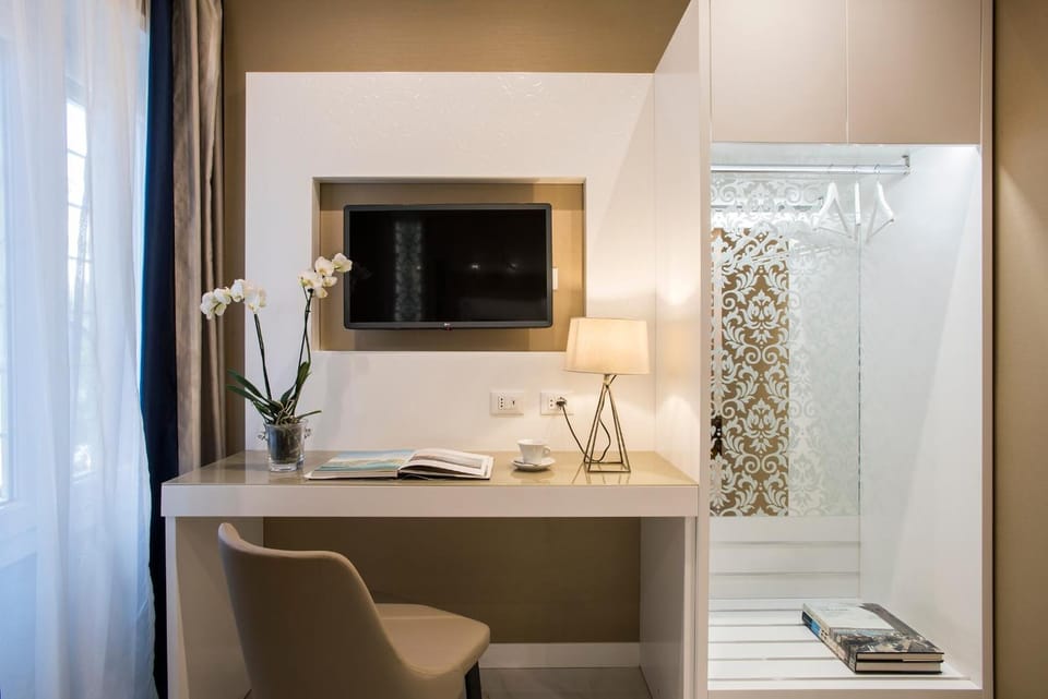 Minibar, in-room safe, desk, laptop workspace