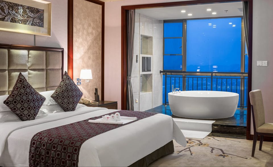 Executive Suite, 1 Queen Bed | Premium bedding, in-room safe, desk, laptop workspace
