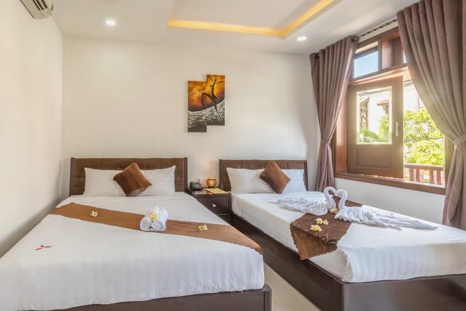 Deluxe Room | Minibar, desk, free WiFi, bed sheets