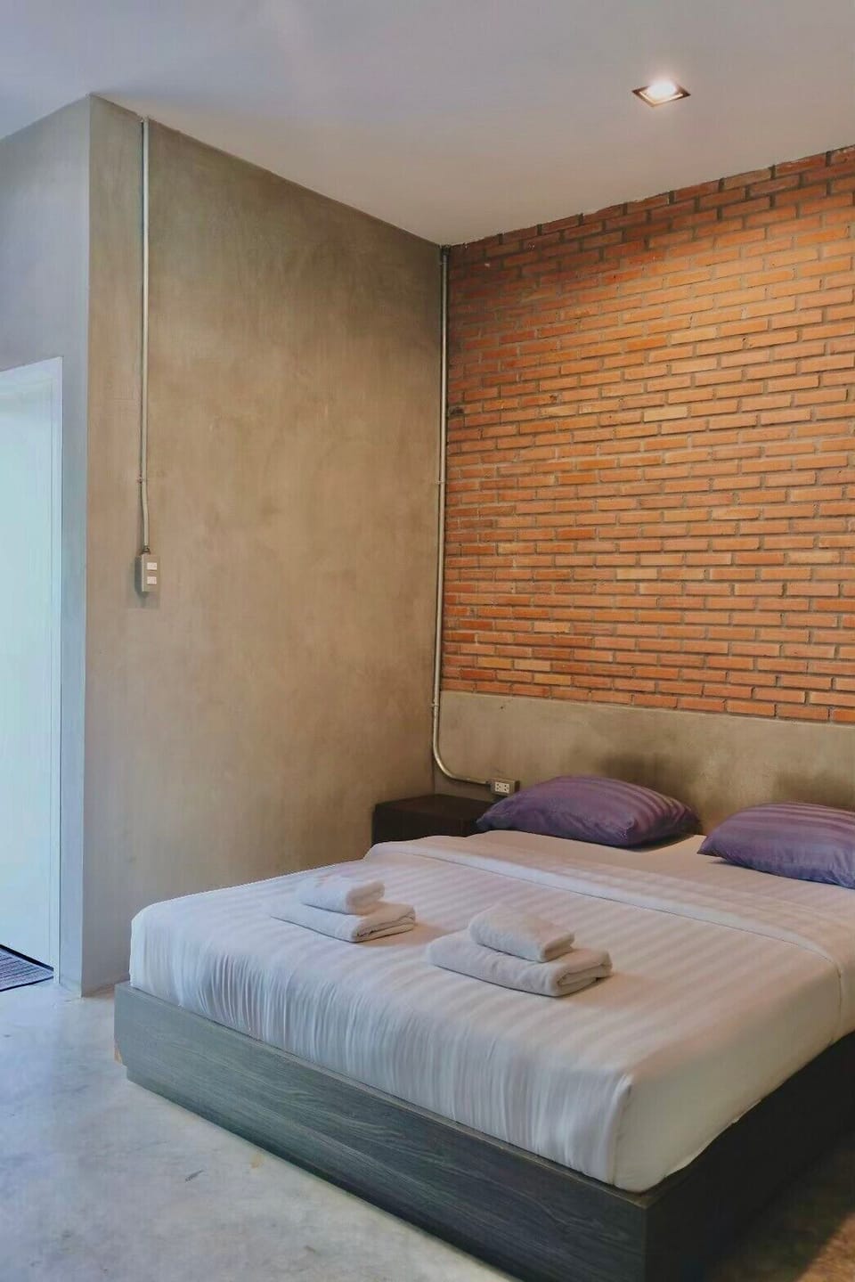 Superior Loft Queen Room | WiFi (free), bed sheets
