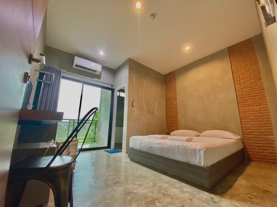 Superior Loft Queen Room | WiFi (free), bed sheets