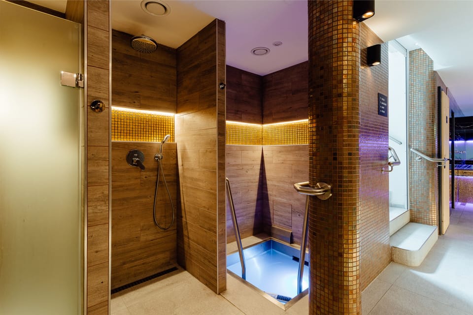 Sauna, hot tub, steam room, body treatments, hydrotherapy
