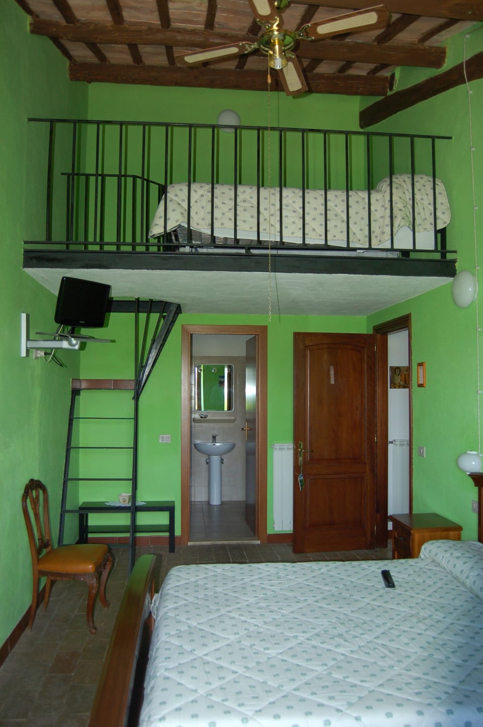 Standard Double or Twin Room | Desk, rollaway beds, bed sheets