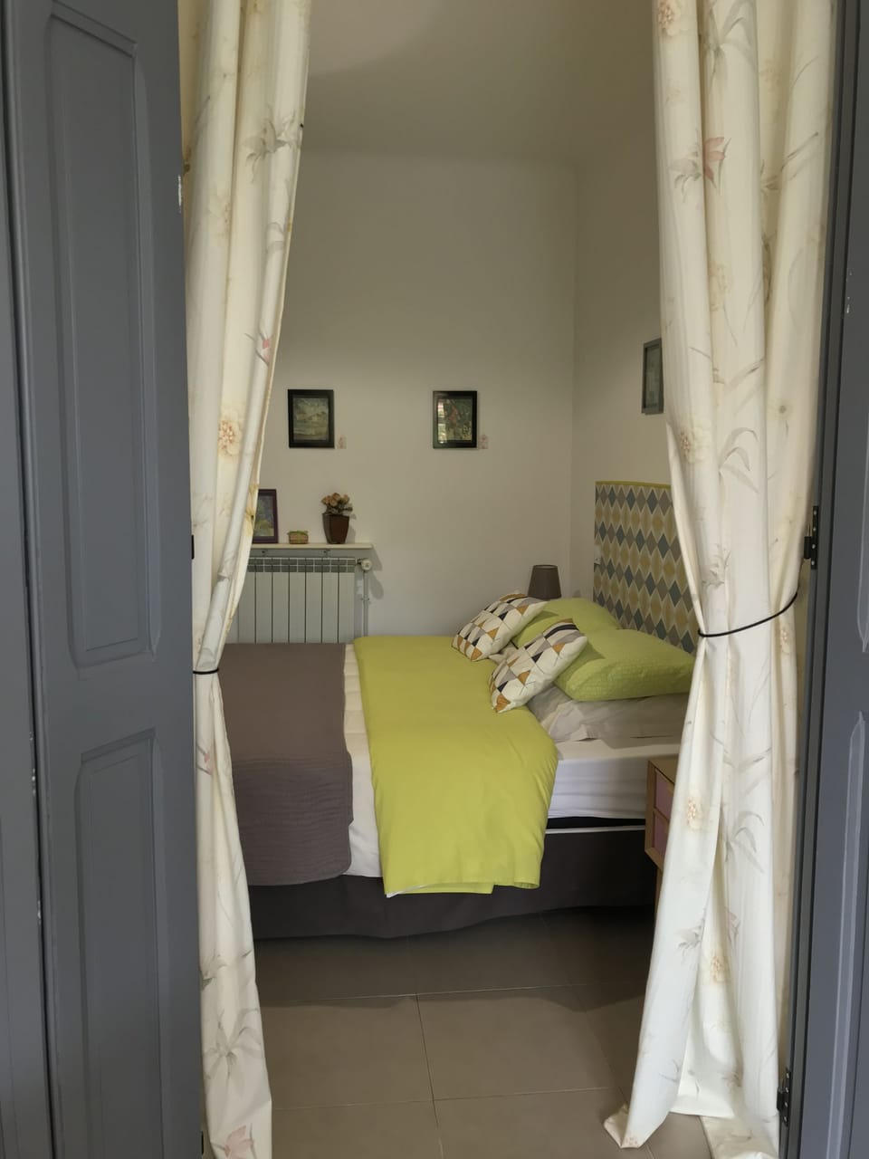 Comfort Double Room (Jardin d'hiver) | Individually decorated, individually furnished, desk, blackout drapes