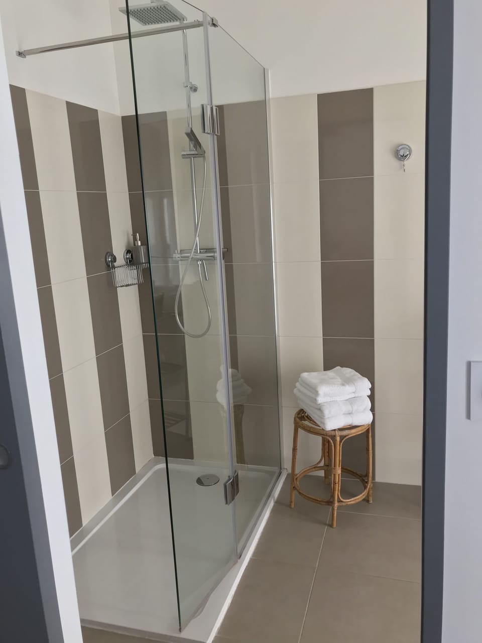 Double Room | Individually decorated, individually furnished, desk, blackout drapes