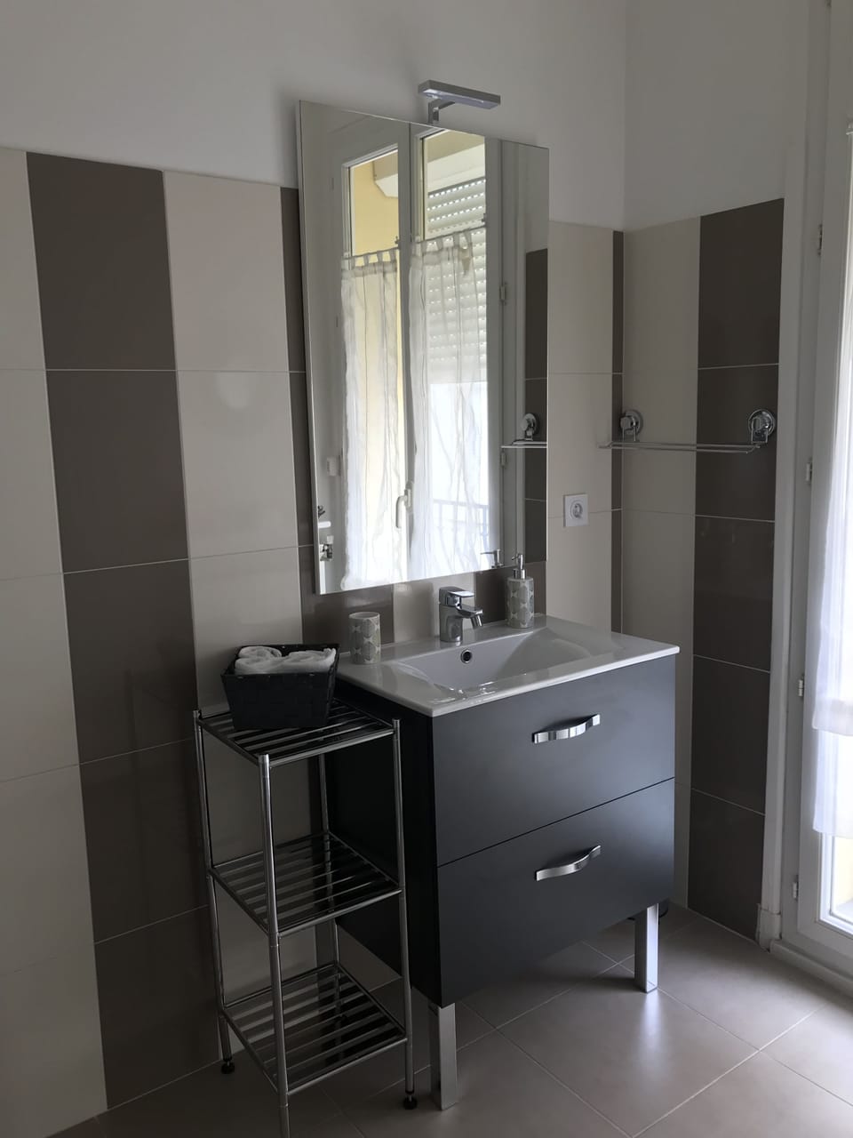 Double Room | Bathroom sink