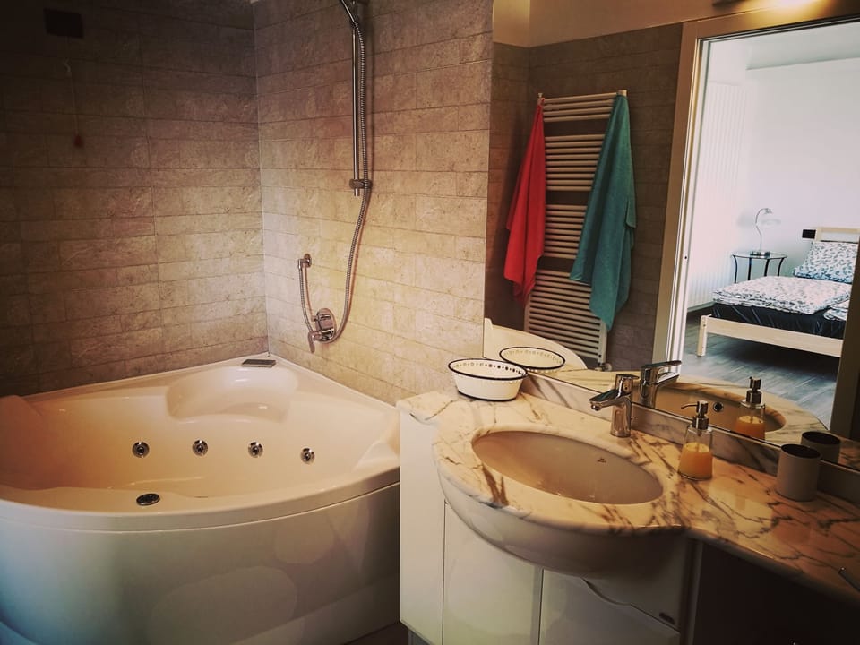 Luxury Triple Room, Hot Tub, Sea Facing | Private spa tub