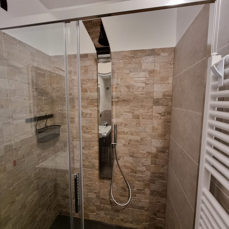 Double Room, 1 Bedroom, Private Bathroom, Garden Area | Bathroom | Free toiletries, hair dryer, slippers, bidet