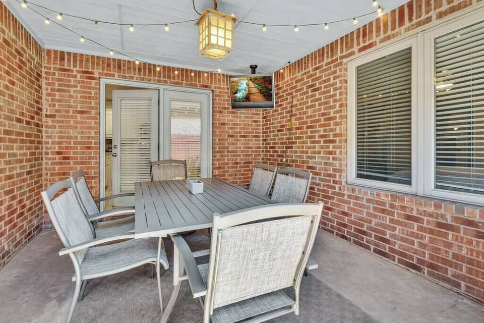 Patio w/TV (2)