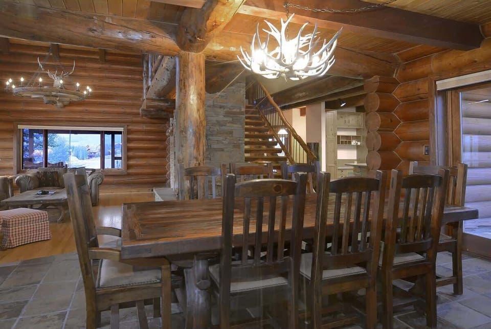 Seating for 8 Around the Dining Table
