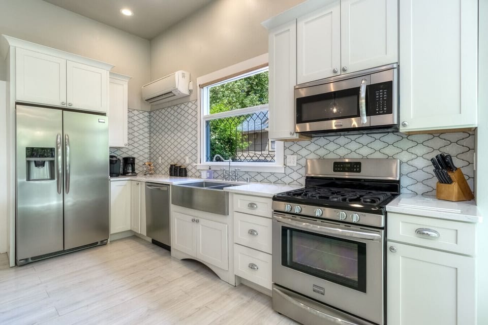Gourmet kitchen