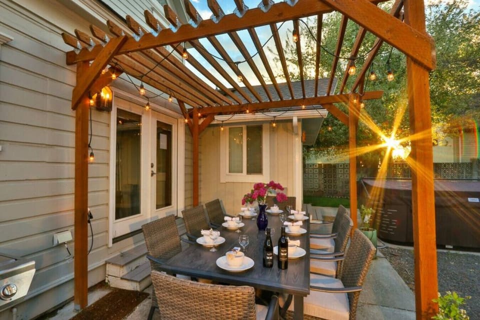 Back patio dining area