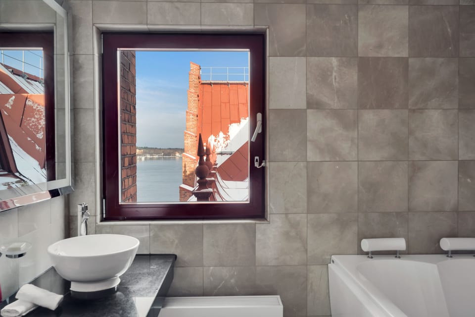 Suite | Bathroom | Free toiletries, hair dryer, bathrobes, slippers