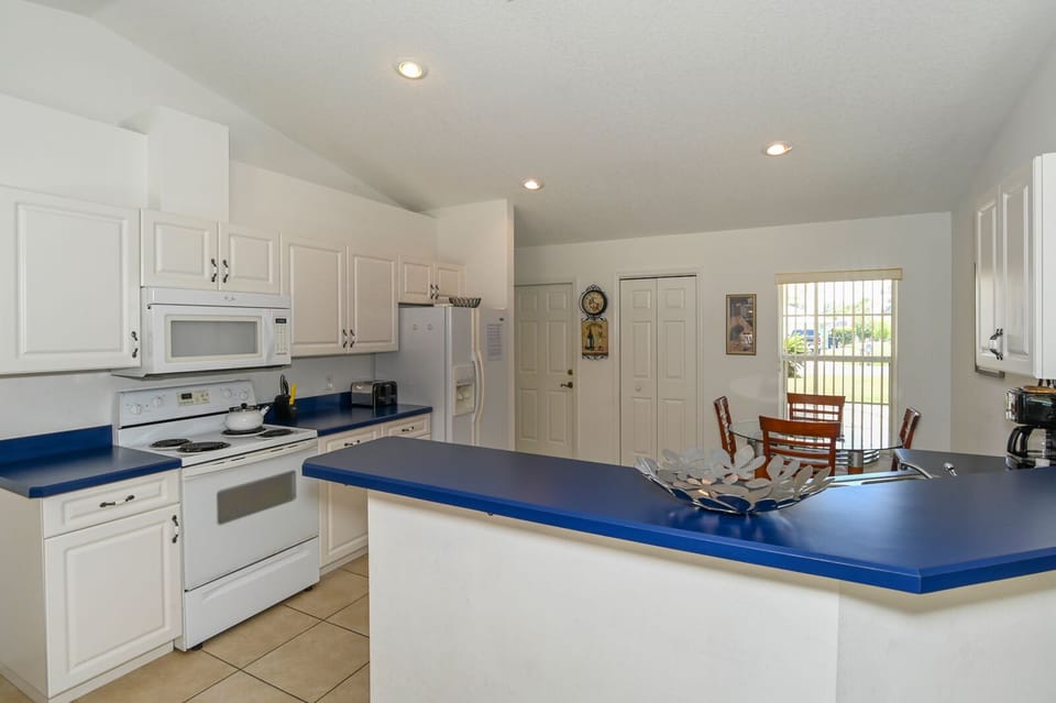 House | Private kitchen | Coffee/tea maker, fridge, microwave, toaster