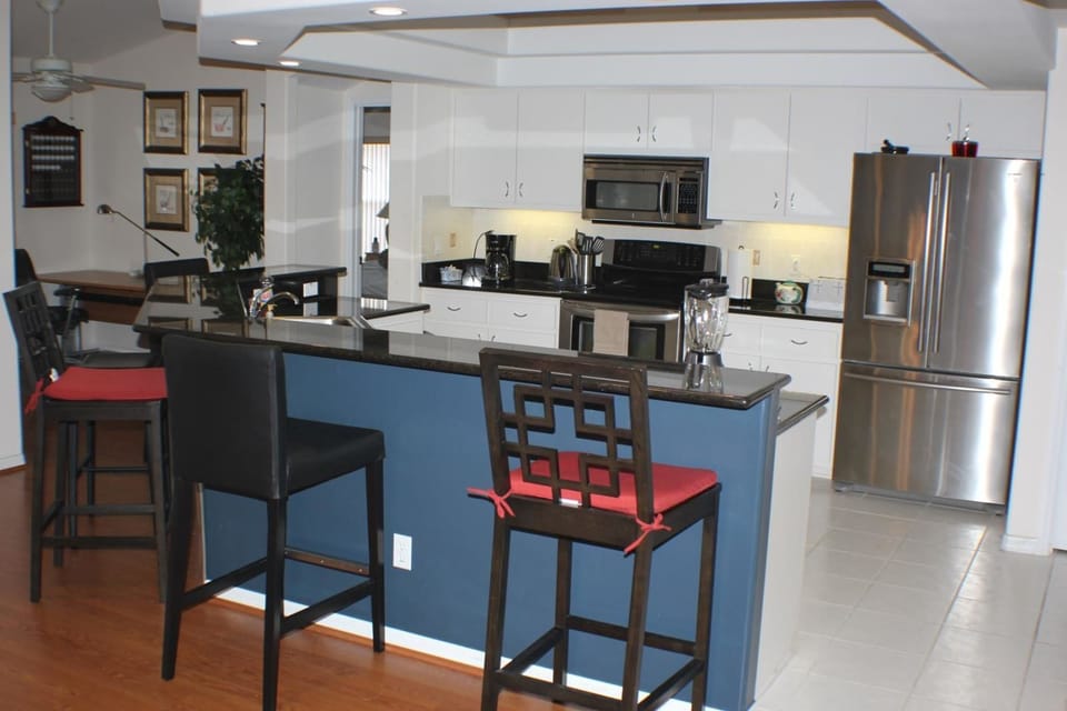 House | Private kitchen | Fridge, microwave, oven, stovetop