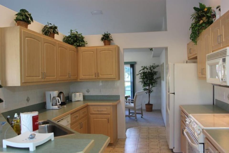 House | Private kitchen | Coffee/tea maker, fridge, microwave, oven