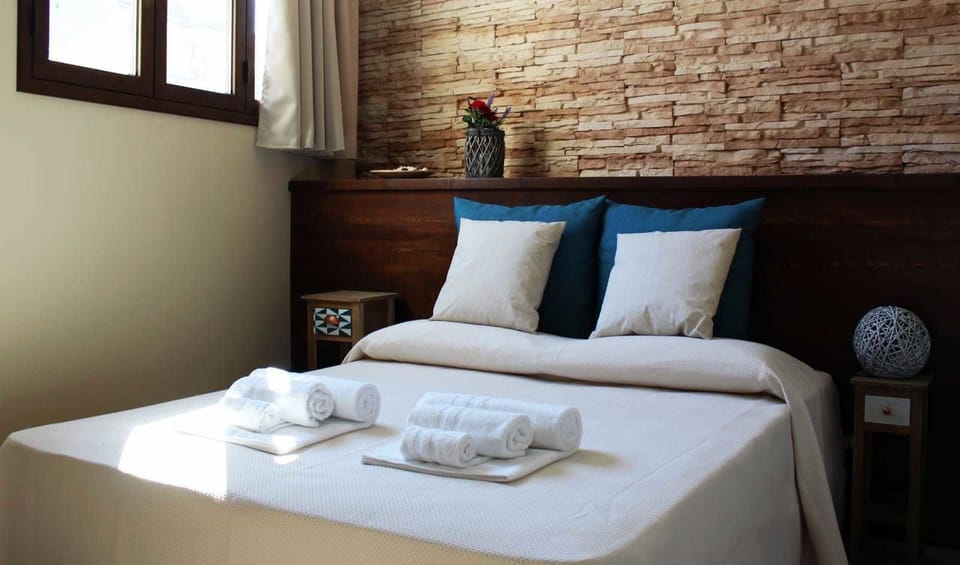 Double Room | Individually furnished, blackout drapes, free WiFi, bed sheets