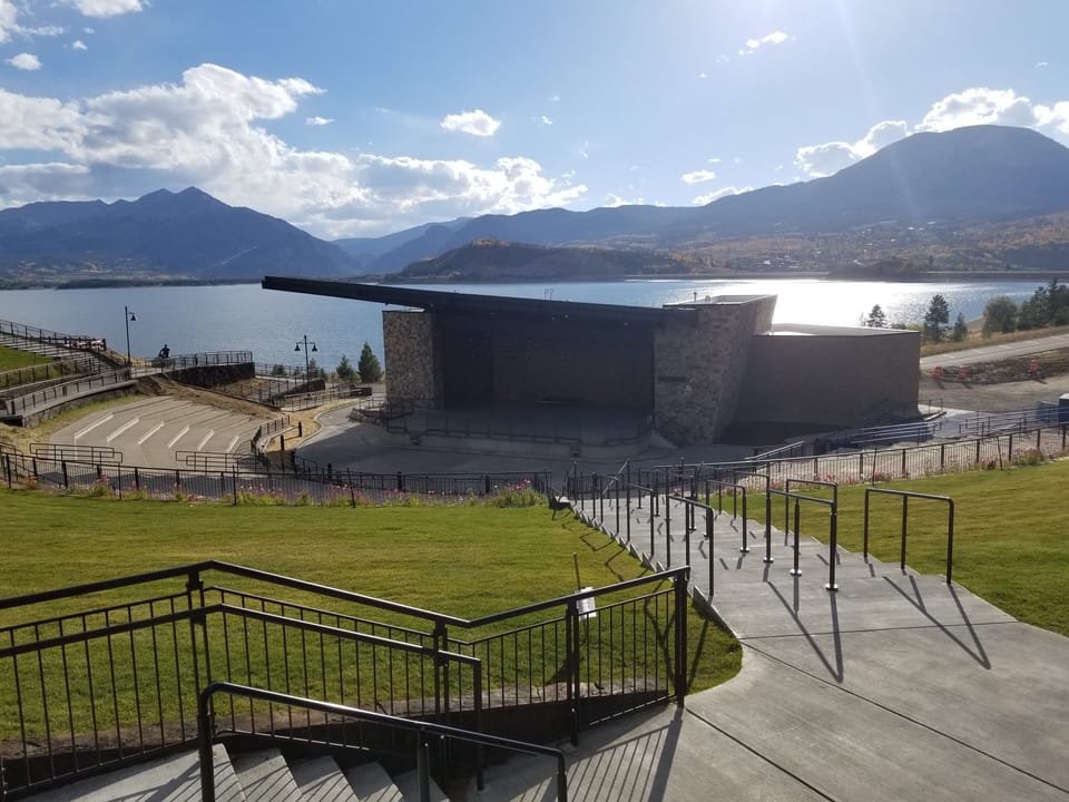 Amphitheatre walking distance from condo