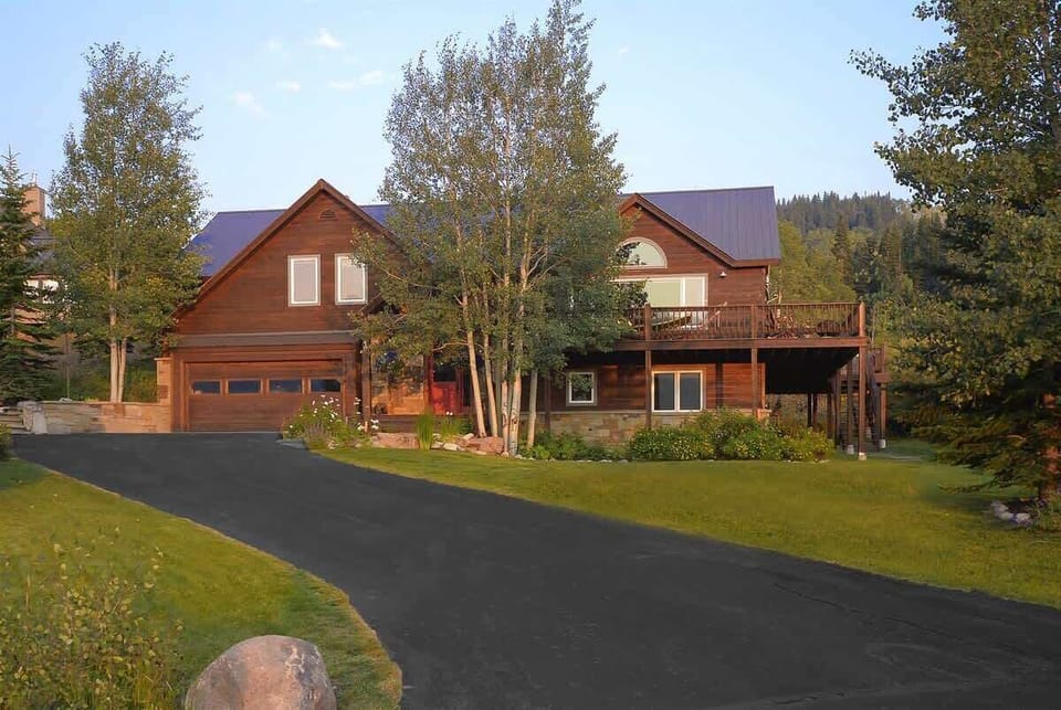 Ruby Retreat- Your Home Away From Home