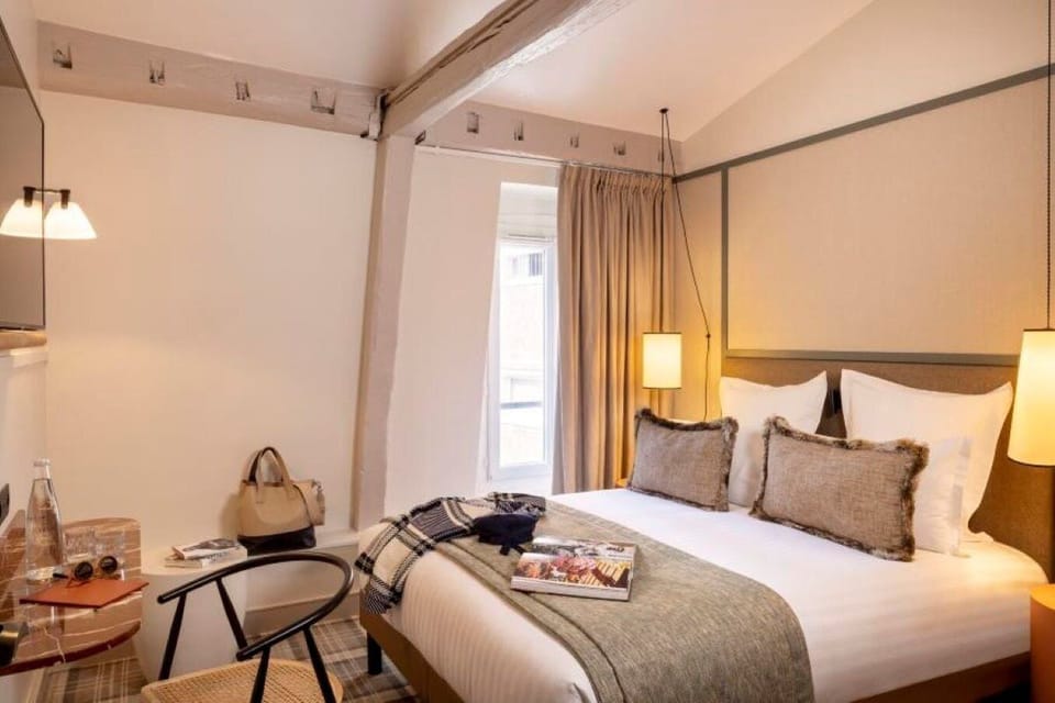 Premium bedding, in-room safe, desk, laptop workspace