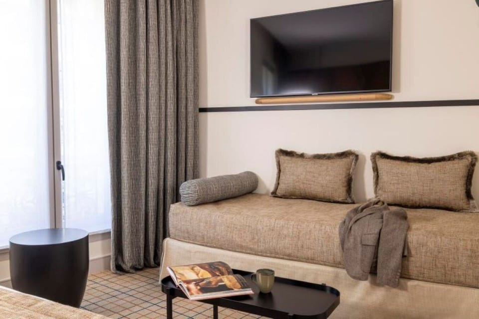 Premium bedding, in-room safe, desk, laptop workspace